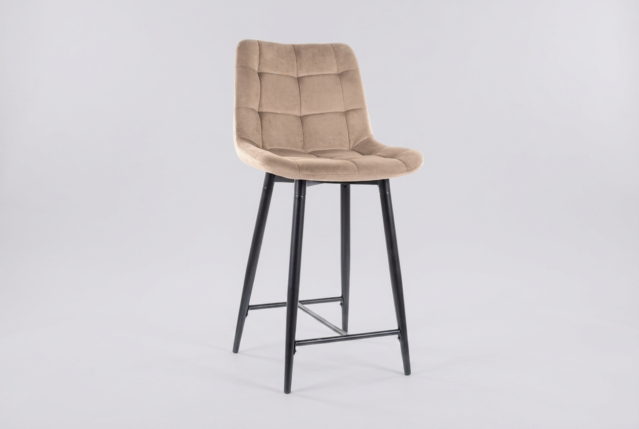 Sgabello da bar a mezza altezza Amara in tessuto vellutato beige con struttura in metallo